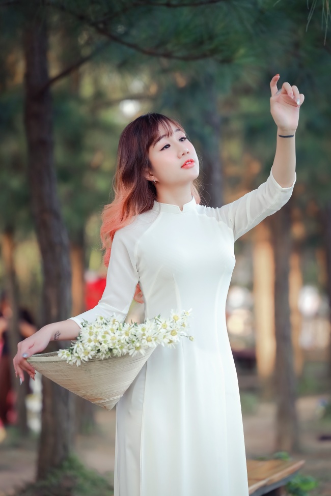 84间房主播跳舞 霓虹低语